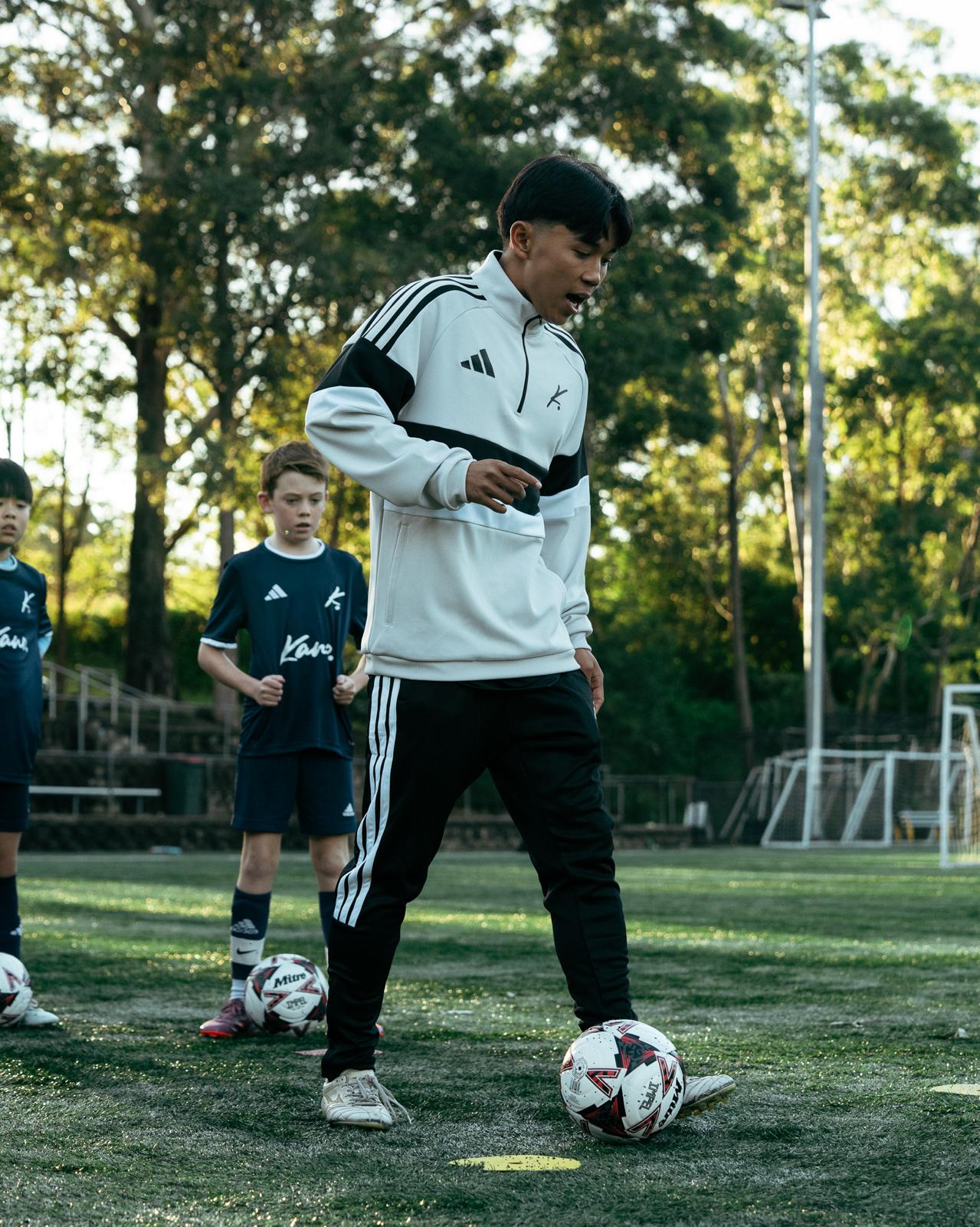 Kent coaching young players at Foundation Football session